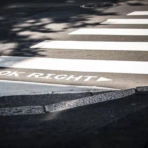 从乐声中找寻故事                         (  一  )