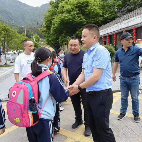 【鹤溪小学】优质教育资源共分享  乡城携手师生共成长