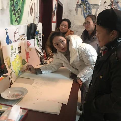 赠人玫瑰，手留余香——新晃侗族自治县美术家协会文艺扶贫侧记