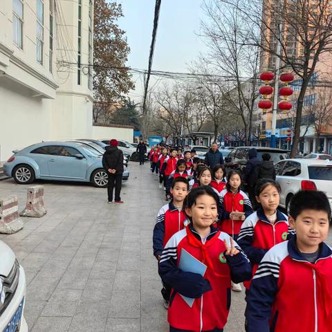 禁毒大队组织中小学生进行禁毒教育宣传
