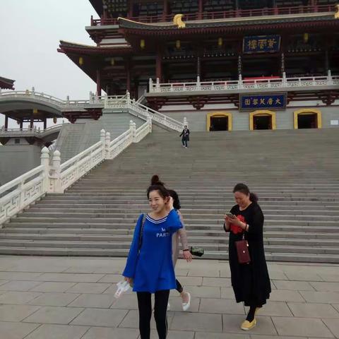 美丽，孝顺的小宝贝。