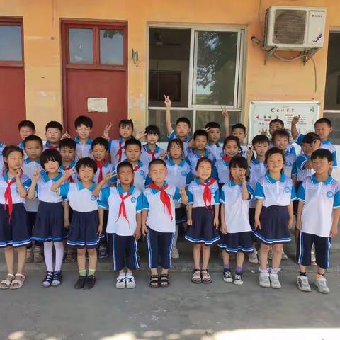 洪河屯第一中心小学一二中队庆六一文艺汇演