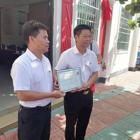 符天杰书记到感城村参加社区揭牌仪式
