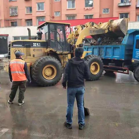 环卫车队多举并措保清运，助力生态文明月活动
