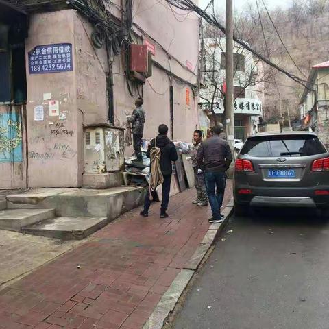 溪湖区住建局房管所:集中修缮房檐 排除安全隐患