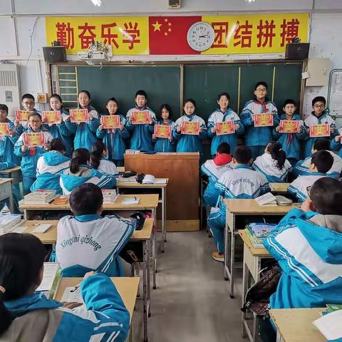 我若不努力，谁替你坚强，学习让我们抓住机遇，抵抗挫折，我们要在失败中寻找希望，加油1902班的同学们！