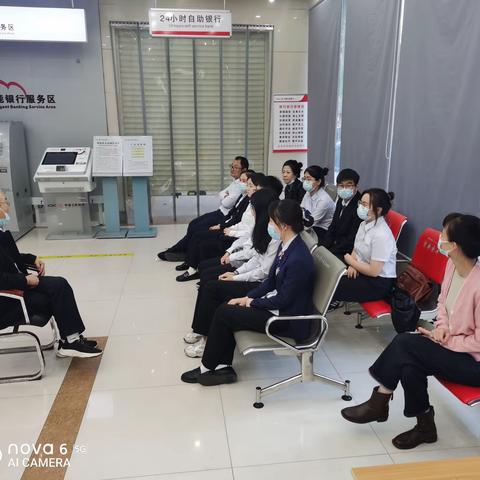 安乡支行组织开展“客服经理关爱日”慰问活动