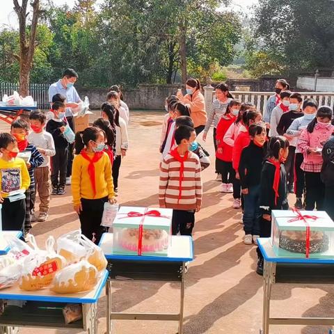 我为群众办实事：集体生日会，温暖留守儿童心。
