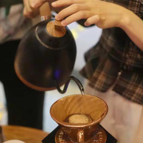 龙华水务公司庆祝“三八”国际妇女节