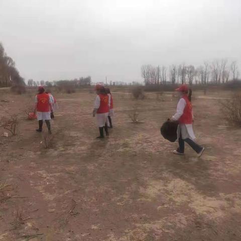 东湖中心卫生院“雷锋日”活动