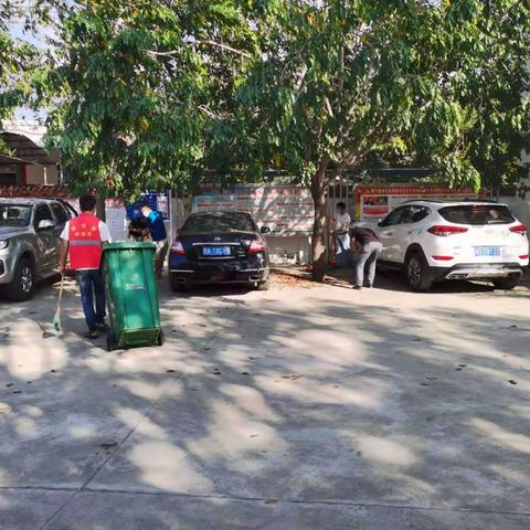 网格员协助村委开展卫生大扫除活动