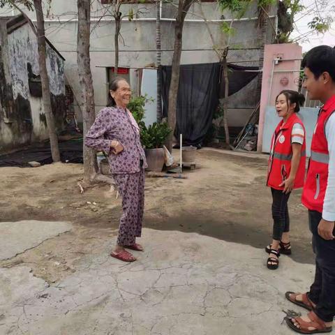 走访看望老人特殊人群