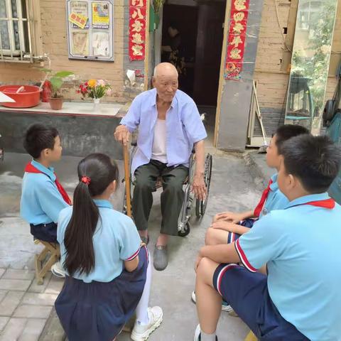 化林街道建东一社区开展“聆听革命故事 传承红色基因”党旗映复兴主题党日活动