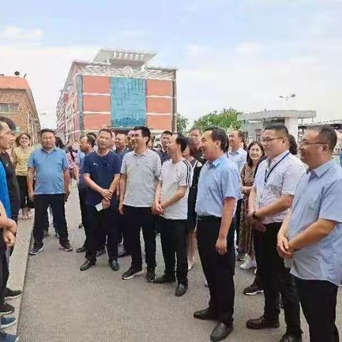 康乐县党政考察团慰问济南务工人员