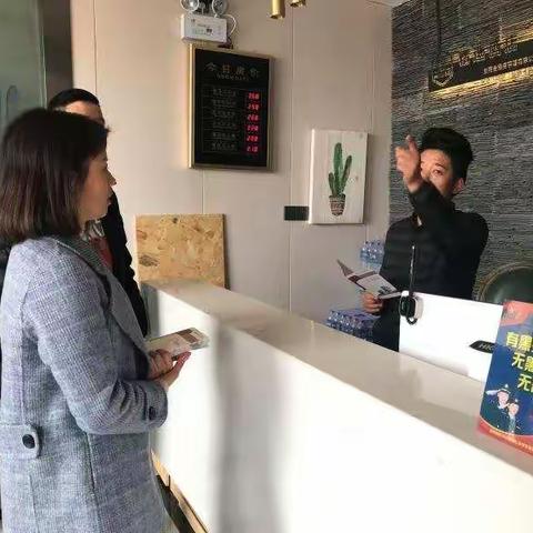 店小二精神  为人民服务   深入基层做好宣传