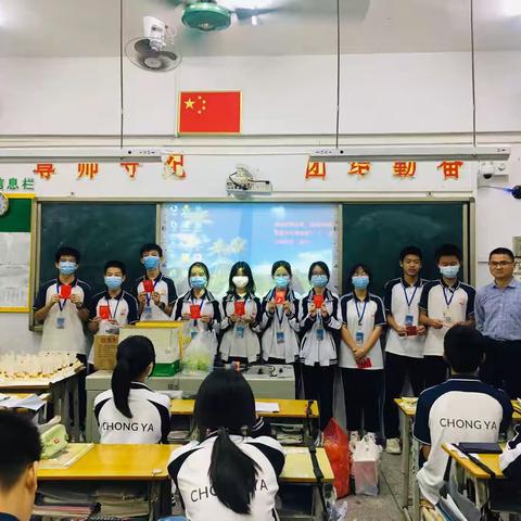 追梦赤子心--崇雅中学八年级14班上半学期期中考试表彰会