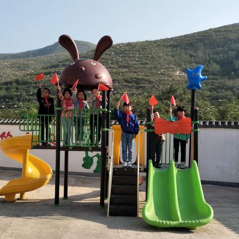 【描绘祖国  童心向党】――南乱教学点“迎国庆”儿童画系列活动。