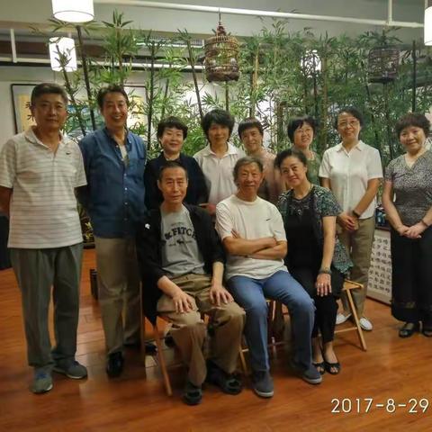 74届高中同学与郜老师深情相聚