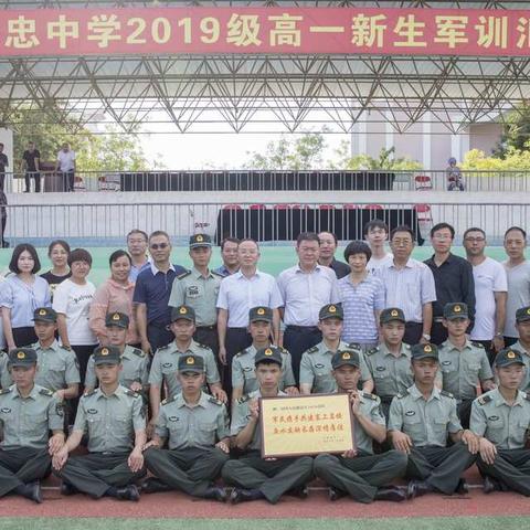 吴忠中学高一18班军训风采