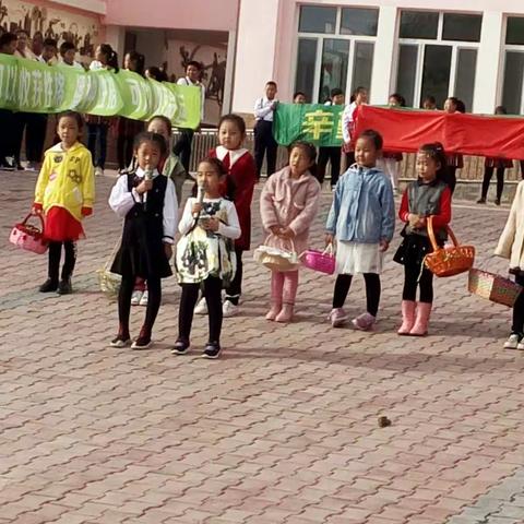 一年三班“丰收啦！”主题会