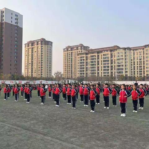 强学生体魄，凝班级精神——单县慧光学校三年级会操比赛