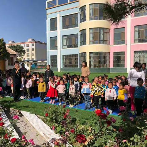 “消防安全，铭记在心”明永镇中心幼儿园校车消防安全演练