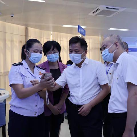 酷暑难横税研路  八桂情深新侨乡      ——自治区税务局党委书记汤志水一行莅容调研