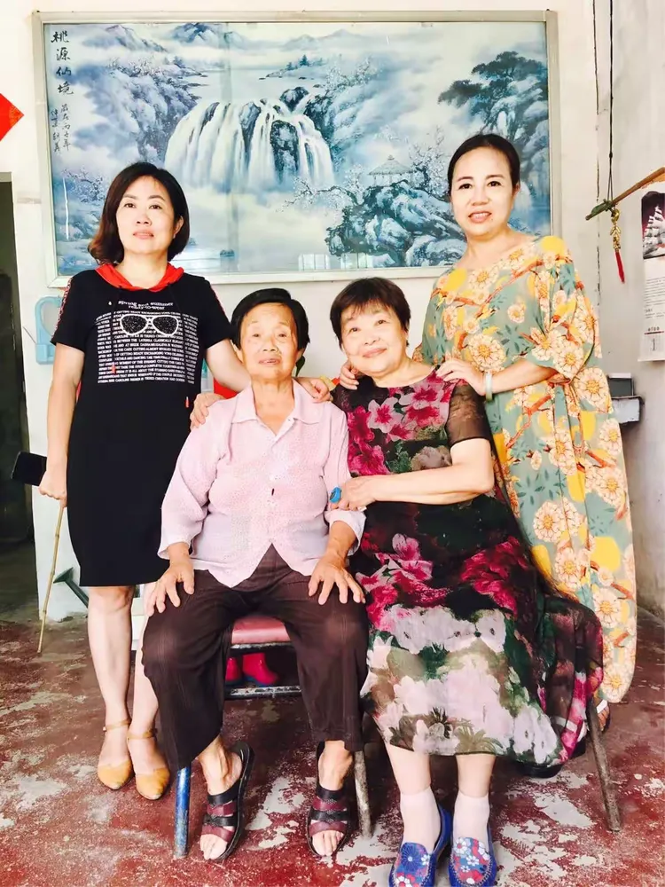 年迈的姨婆身体还是那么硬朗