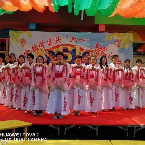 东市场幼儿园全体教师祝小朋友们节日快乐！😄😄😄😄