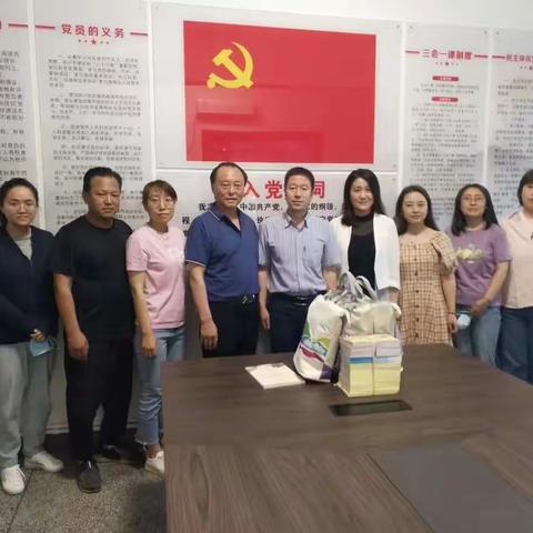 市残联积极开展机关党组织和在职  党员到社区“双报到双评议”工作