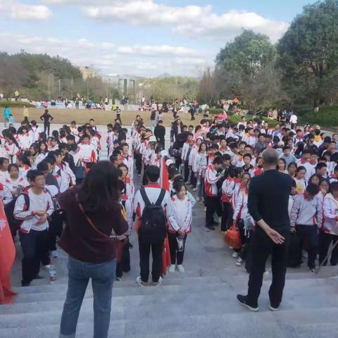 减压释压，凝心聚力，筑梦学考——石城二中初三A部分班级户外思政课侧记