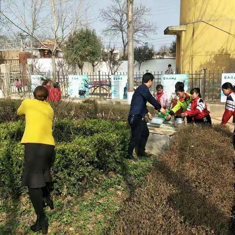 “同爱一份绿 共创一片蓝天”---华西镇五合小学植树节活动