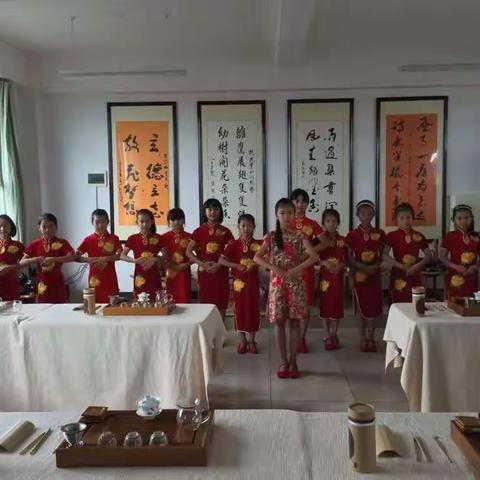 手执香茗，茶香伴书香---走近我最喜爱的校本课程《茶读本》