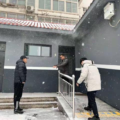 游园办除雪护绿  保障安全