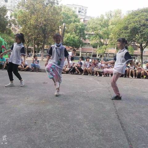 三（1）班丰富多彩的社团活动