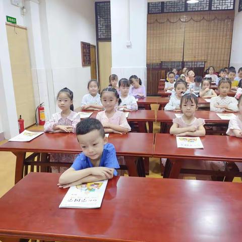 蓝精灵幼儿园2021年秋期大一班学期回忆录