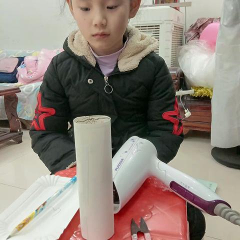 科学小实验《纸盘气垫船》