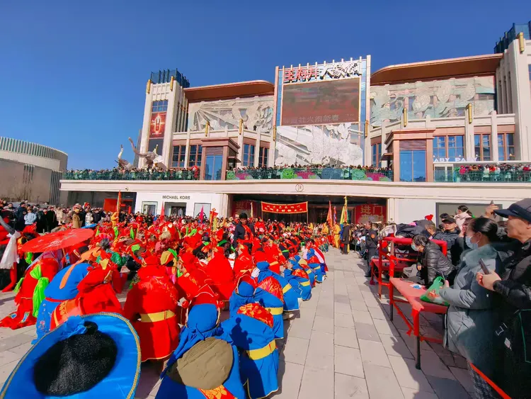 西宁王府井大象城闹新春