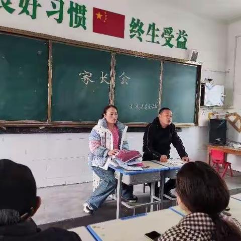 “家校携手   共助成长  ”花庄学校校服征订工作会议