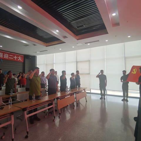 【党旗固魂 商贸惠民】区商务局联合凤凰山产业园开展专题党课活动