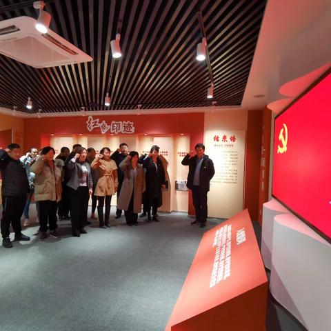 【党旗固魂 商贸惠民】区商务局开展“回顾辉煌历史 奋进崛起之年”主题党日活动