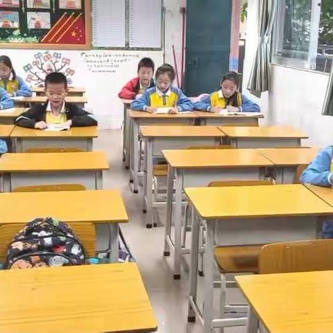 四（3）中队孩儿们期中前校园生活之美好瞬间