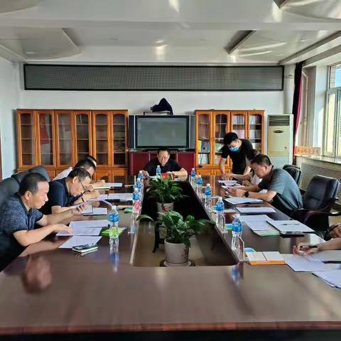 地区交通运输局组织中心组学习《习近平总书记关于军民融合的重要论述》、《关于加强和改进时代人才工作的意