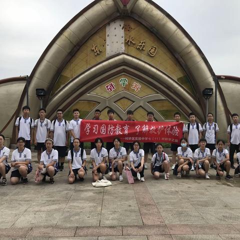 学习国防教育  了解救护体验