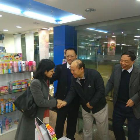 提振精气神，服务中心工作
