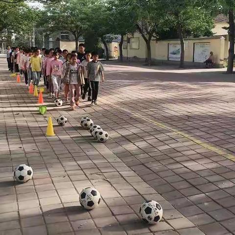 青兰乡李章村小学足球训练展示