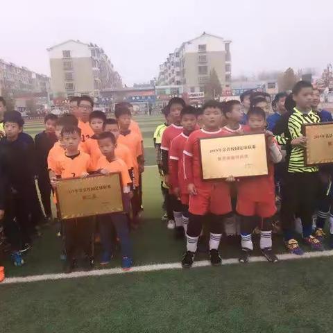 景县青兰乡李章村小学足球队比赛的精彩瞬间