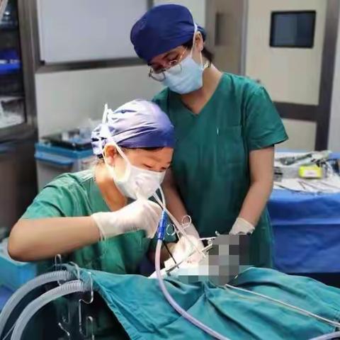 湖北省中西医结合医院梁子湖区人民医院今日顺利完成第一例小儿鼾症手术及第一例支撑喉镜下喉囊肿切除术！