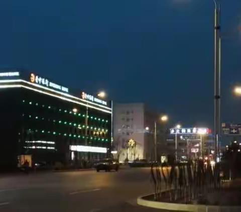 往曰散步随拍，平遥的夜景其实挺好的，生活在这里很惬意😂😂💪💪