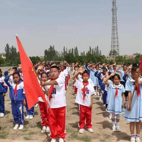 凉州区吴家井镇九年制学校“学习二十大 争做好队员”主题教育暨新队员入队仪式